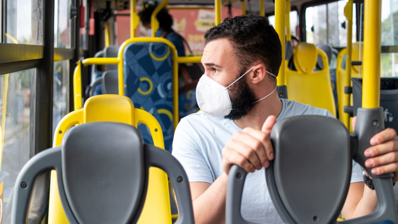 A pesquisa investigou a transmissão da Covid-19 durante a primeira onda a partir dos dados dos sistemas de ônibus sobre o deslocamento dos cidadãos na capital cearense (Foto: Getty Images)