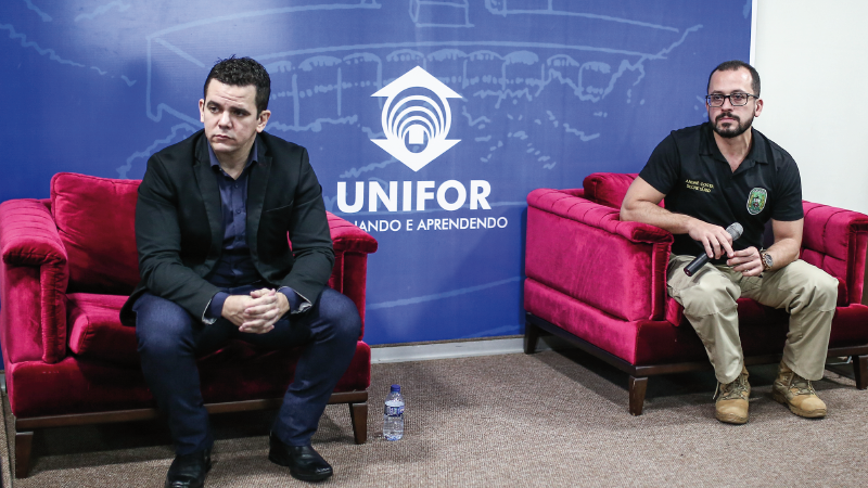 Aloísio Vieira Lira Neto e André Costa em evento da Pós-Unifor (Foto: Aline Freires/SSPDS)