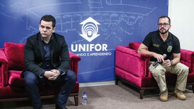 Aloísio Vieira Lira Neto e André Costa em evento da Pós-Unifor (Foto: Aline Freires/SSPDS)