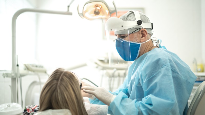 A Odontologia conta com diversas possibilidades de atuação, como Endodontia, Periodontia e Harmonização Orofacial (Foto: Getty Images)