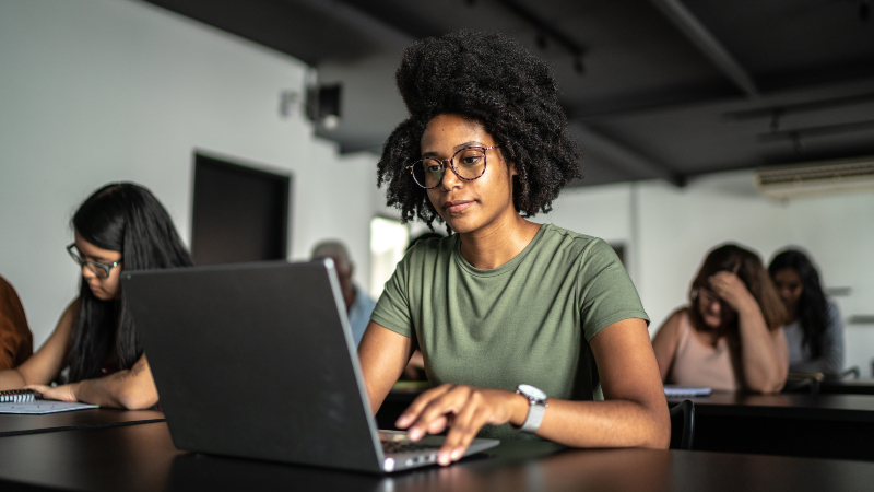 Mais de 40 opções de cursos para quem busca se destacar no mercado de trabalho - Foto: Getty Images