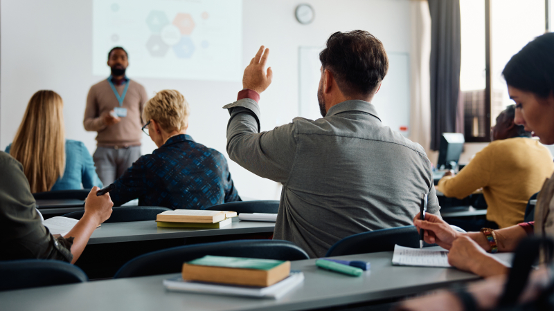 Cursos são voltados a estudantes e profissionais que buscam atualização prática e alinhada às demandas contemporâneas (Foto: Getty Images)