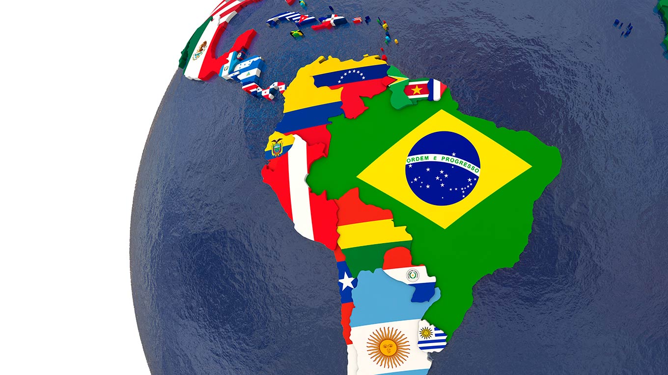 mapa da América Latina, os países são representados com sua bandeira no mapa