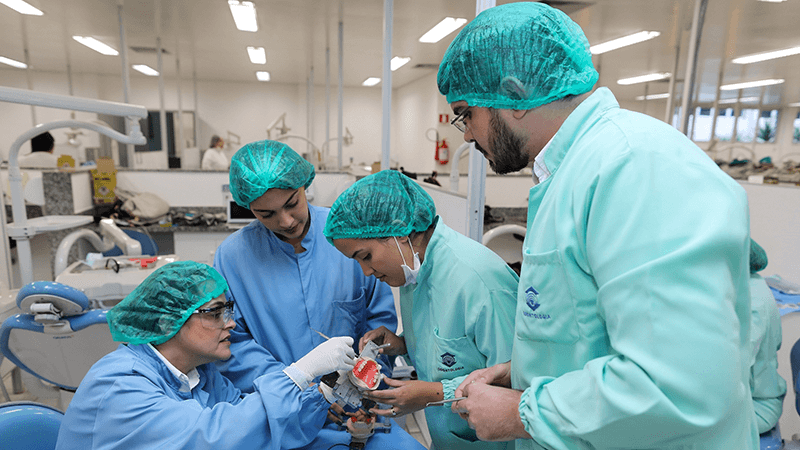 Pioneiro no Ceará, o Mestrado Profisssional em Odontologia se diferencia do acadêmico por possuir atividade clínica (Foto: Ares Soares)