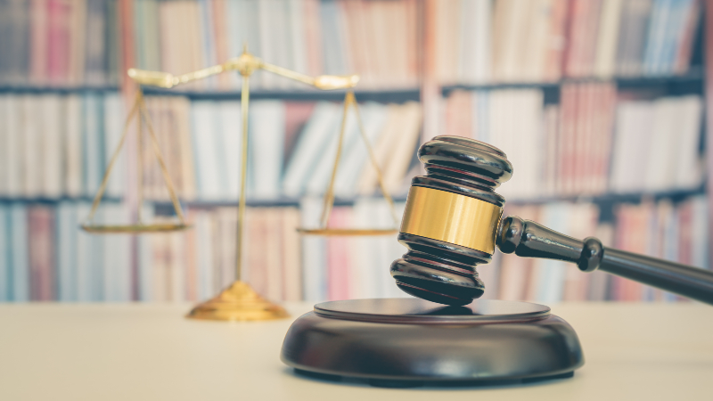 Formação tem duração de 21 meses e prepara o profissional para atuar com segurança tanto na esfera judicial quanto na extrajudicial (Foto: Getty Images)