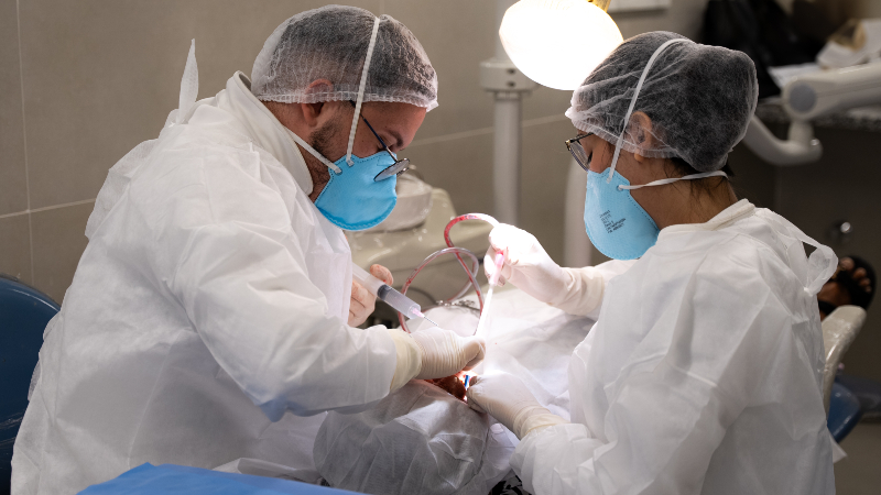 O Mestrado Profissional em Odontologia da Unifor alia prática clínica, pesquisa e inovação no ensino (Foto: Gabriel Rissi)