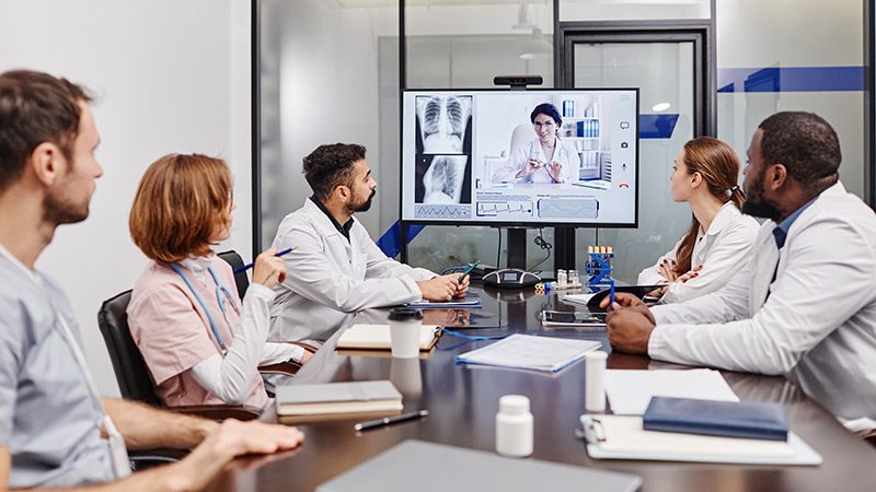 Podem participar da seleção profissionais graduados em diversas áreas da saúde, como Medicina, Enfermagem, Fisioterapia, Farmácia, Fonoaudiologia, Educação Física, Nutrição, Odontologia, Psicologia, entre outras (Foto: Getty Images)