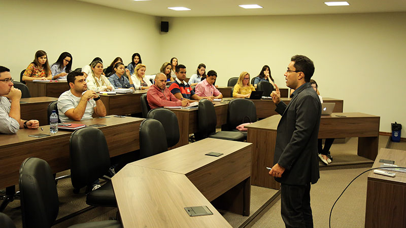 Os candidatos aprovados ingressarão no Nível III da Classe de Assistente, no regime 40 horas semanais de trabalho (distribuídas entre o PPGA e a Graduação), de acordo com as normas do Plano de Cargo e Carreira do Magistério da Unifor (Foto: Ares Soares/Unifor)