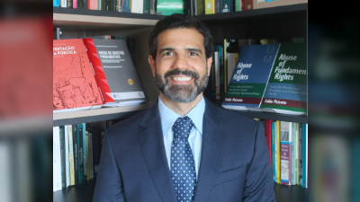 Fábio Peixoto se tornou mestre em Direito Constitucional pela Unifor em 2022 e, no ano seguinte, viu seu trabalho ser reconhecido pela Capes e FIBE (Foto: arquivo pessoal)