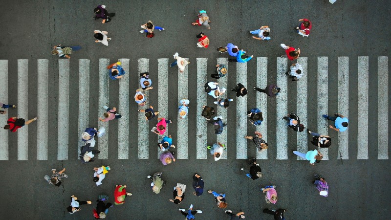 A maioria da população concentrada nas grandes cidades potencializa a ocorrência de crimes (Foto: Dmytro Varavin/Getty Images)