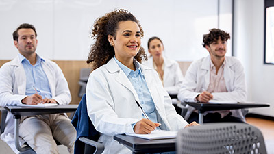 Ensino qualificado alia tanto o conhecimento prático como o teórico. (Foto: Getty Images)