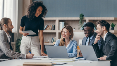 MBAs da Unifor capacitam profissionais para atuar com excelência em governança corporativa e estratégias financeiras avançadas (Foto: Getty Images)