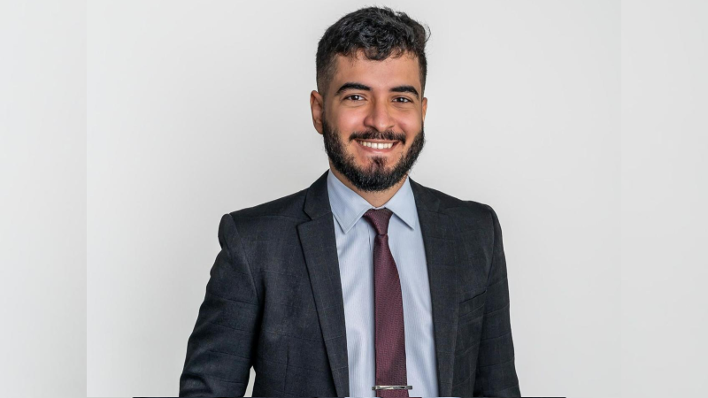 O pesquisador Jorge Enrique, especialista em Direito Internacional pela Unifor, conquistou o primeiro lugar da categoria “Acadêmicos em PI” do prêmio Ericsson 2025 (Foto: Arquivo Pessoal)