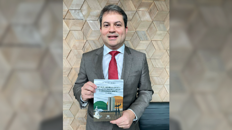 O professor Luis Lima Verde é egresso de graduação, mestrado e doutorado em Direito, todos pela Unifor (Foto: Divulgação)