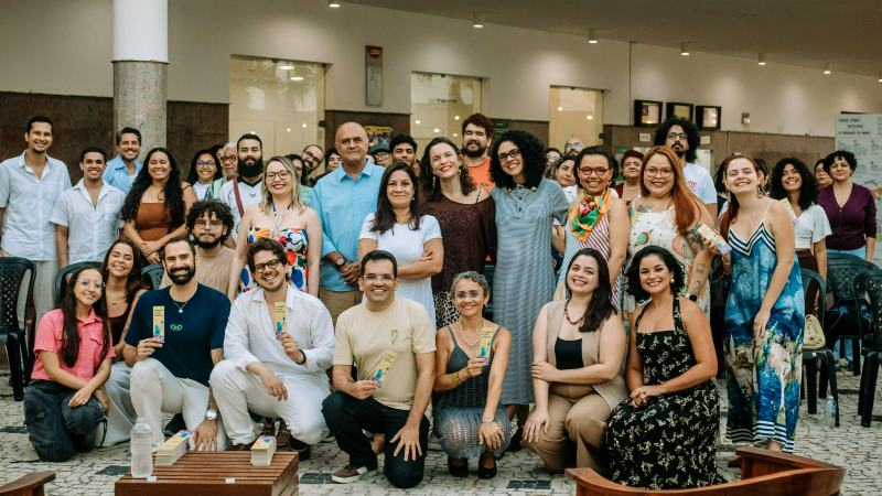 O projeto teve a participação de 17 autores e autoras emergentes da capital cearense, que desenvolveram contos, crônicas e cartas ambientadas em regiões periféricas de Fortaleza (Foto: Divulgação)