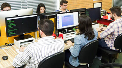 O aluno da Pós-graduação em Informática Aplicada da Unifor visa desenvolver pesquisas voltadas para a busca de soluções para problemas atuais e importantes (Foto: Ares Soares/Unifor)
