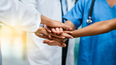 A saúde coletiva impacta na sociedade ao atuar preventivamente, focar em causas sociais e promover equidade (Foto: Getty Images)