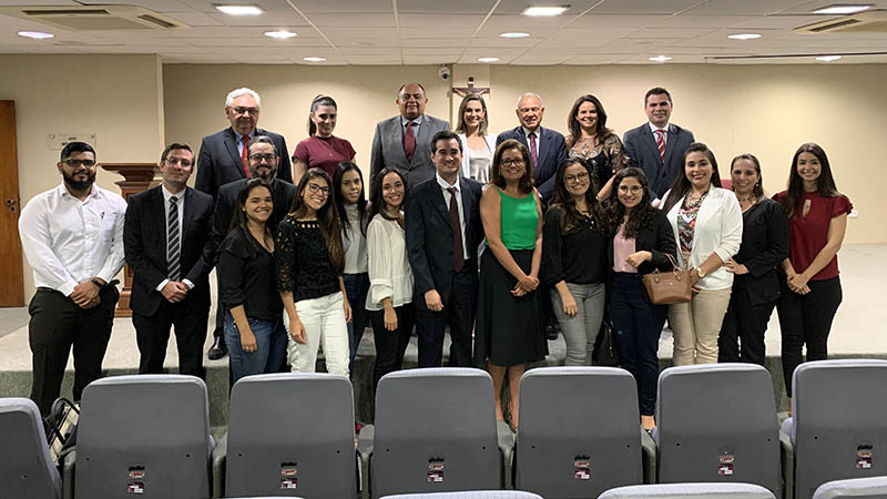 Na ocasião, os pós-graduandos visitaram instalações estratégicas, ouviram histórias e dicas de profissionais renomados, conhecendo os bastidores do trâmite processual do órgão. Foto: Bruna Veloso.