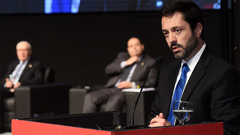 Professor André Parmo Folloni, doutor em Direito do Estado pela UFPR e docente da PUC/PR Foto: ABDConst)