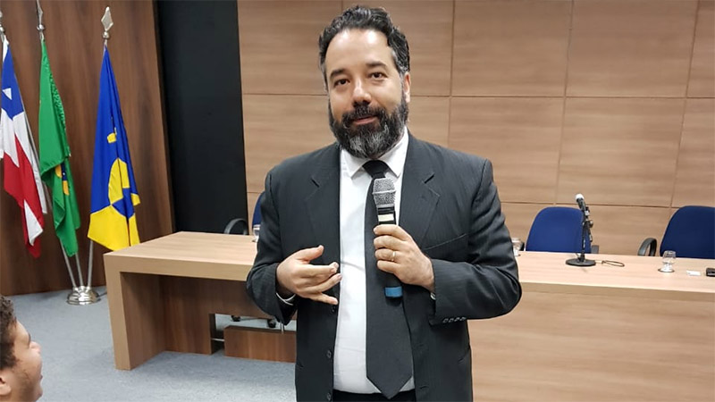 Mestre e doutor pela PUC/SP, Rodolfo Pamplona Filho é professor de graduação e pós-graduação da UFBA e juiz do Trabalho Titular da 32ª Vara do Trabalho de Salvador