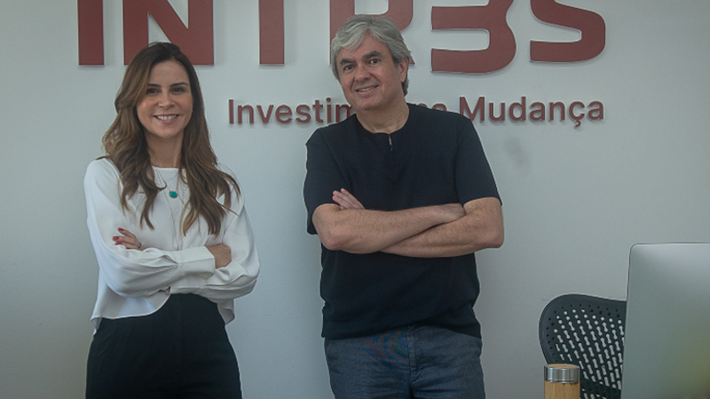 Palestra da Unifor conta com os profissionais Laura Jucá (à esquerda) e Haroldo Rodrigues (à direita) e destaca o papel das empresas na economia verde e no fortalecimento da cadeia da reciclagem (Foto: Arquivo Pessoal)