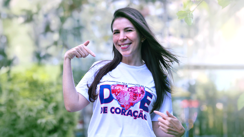 A jornalista Marina Alves, egressa da Unifor, recebeu um transplante de medula óssea após descobrir compatibilidade com uma irmã que não sabia que tinha (Foto: Ares Soares)