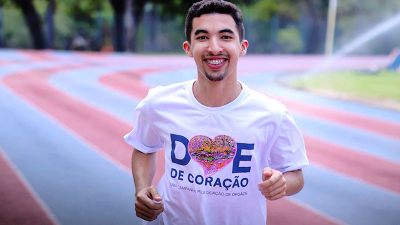 O estudante Pedro Araújo recebeu uma nova chance de vida graças à doação de órgãos (Foto: Ares Soares)