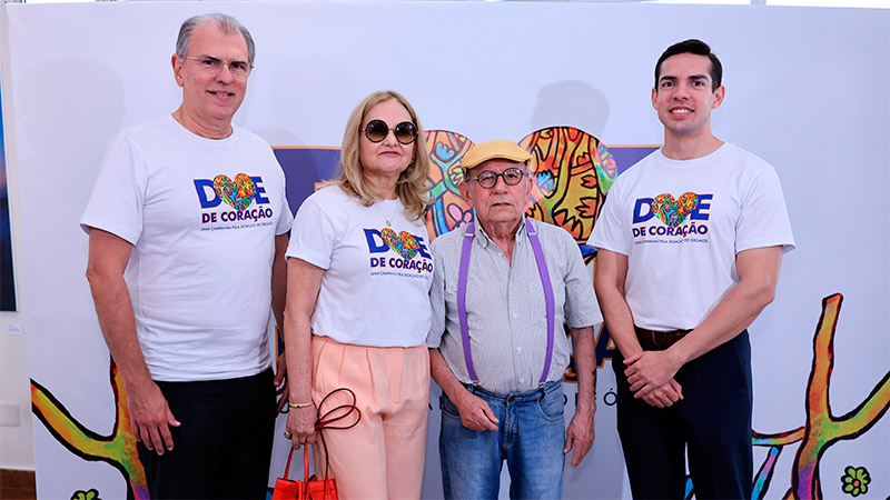 Lançamento da campanha Doe de Coração 2026. Na foto, o reitor da Unifor, Randal Pompeu, a presidente da Fundação Edson Queiroz, Lenise Queiroz Rocha, o artista plástico Hélio Rôla, e o coordenador da Doe de Coração 2026 e professor de Medicina, Lourrany Borges Costa. (Foto: Ares Soares)