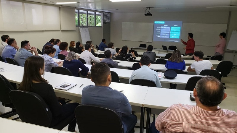 Um grupo de representantes de diversas instituições da Sociedade Civil Organizada e também do Poder Público participaram do quinto encontro do Comitê Municipal de Segurança Viária, realizado na Universidade de Fortaleza no último dia 02 de Abril.